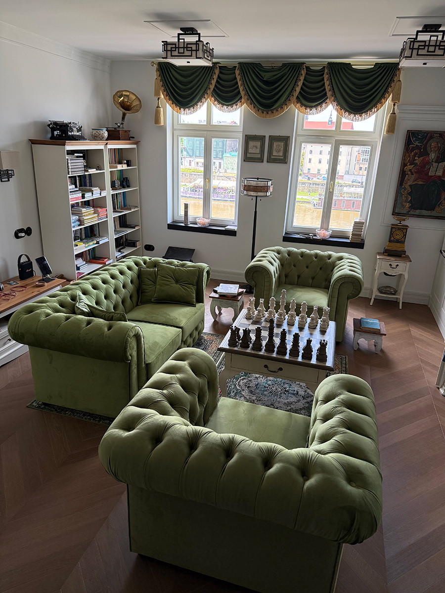 Sofa plus dwa fotele doskonały układ do konwersacji
